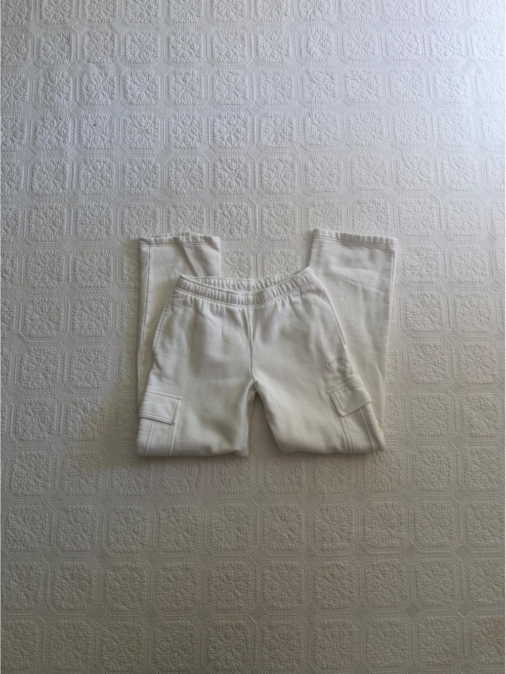 Aritzia White Cargo Sweatpants with Fleece Lining